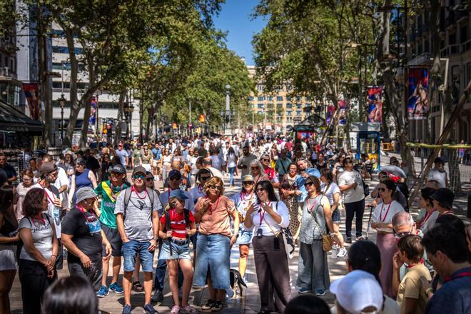 La Rambla'nın Dijital Parlaklığı: Barselona'nın Ünlü Caddesi Ziyaretçi Memnuniyetinde