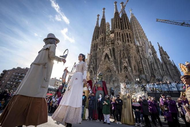 Barselona'da Gaudí Anısına Dev Kutlama: Sagrada Familia'ya Halk Kültürü Geçidi
