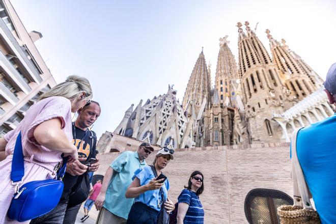 Barselona Turizminde Yeni Rekor: İlk Yarıda 4,5 Milyon Ziyaretçi ve Papa Etkisi