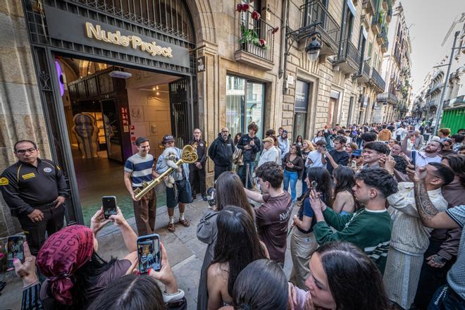 Nude Project Barselona Mağazası Açılışında Uzun Kuyruklar: "İlk Olmak İçin Sokakta Yattım"