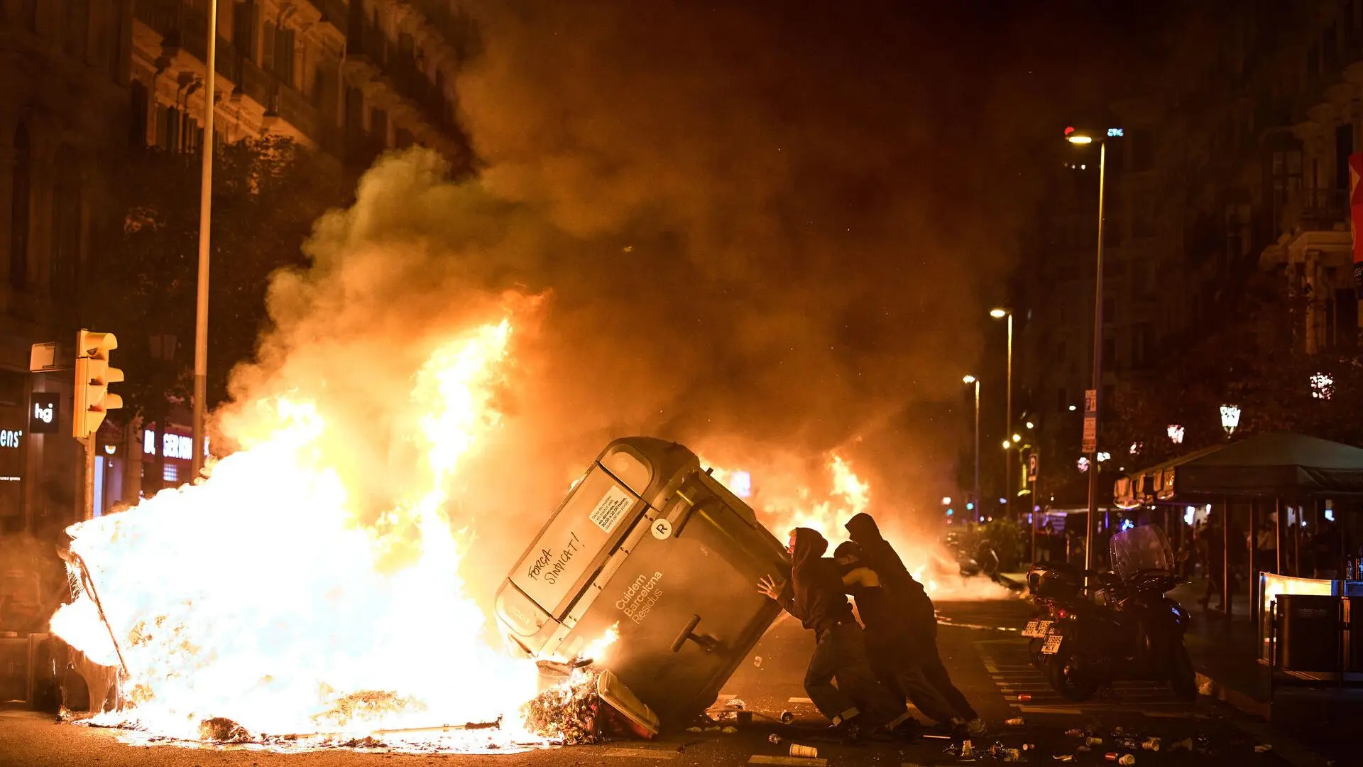 Barselona'da Konut Krizi Protestosu Şiddetlendi: 13 Gözaltı, 30 Polis Yaralı
