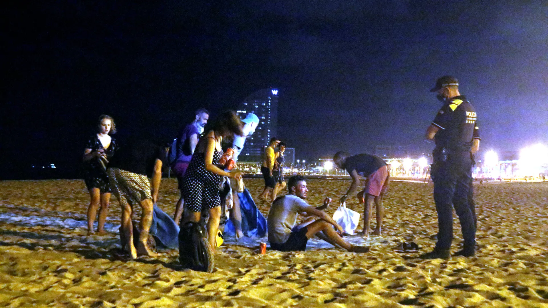 Barselona'da Plajda Bira Keyfine Sıkı Denetim: Yeni Kurallar ve Yüksek Cezalar Geliyor