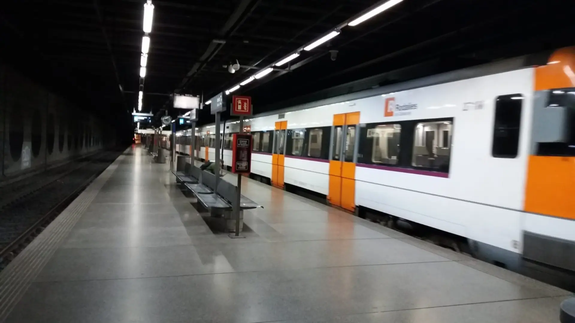 Kablo Hırsızlığı ve Arızalar Rodalies'i Vurdu: Barselona'da Tren Seferleri Aksadı
