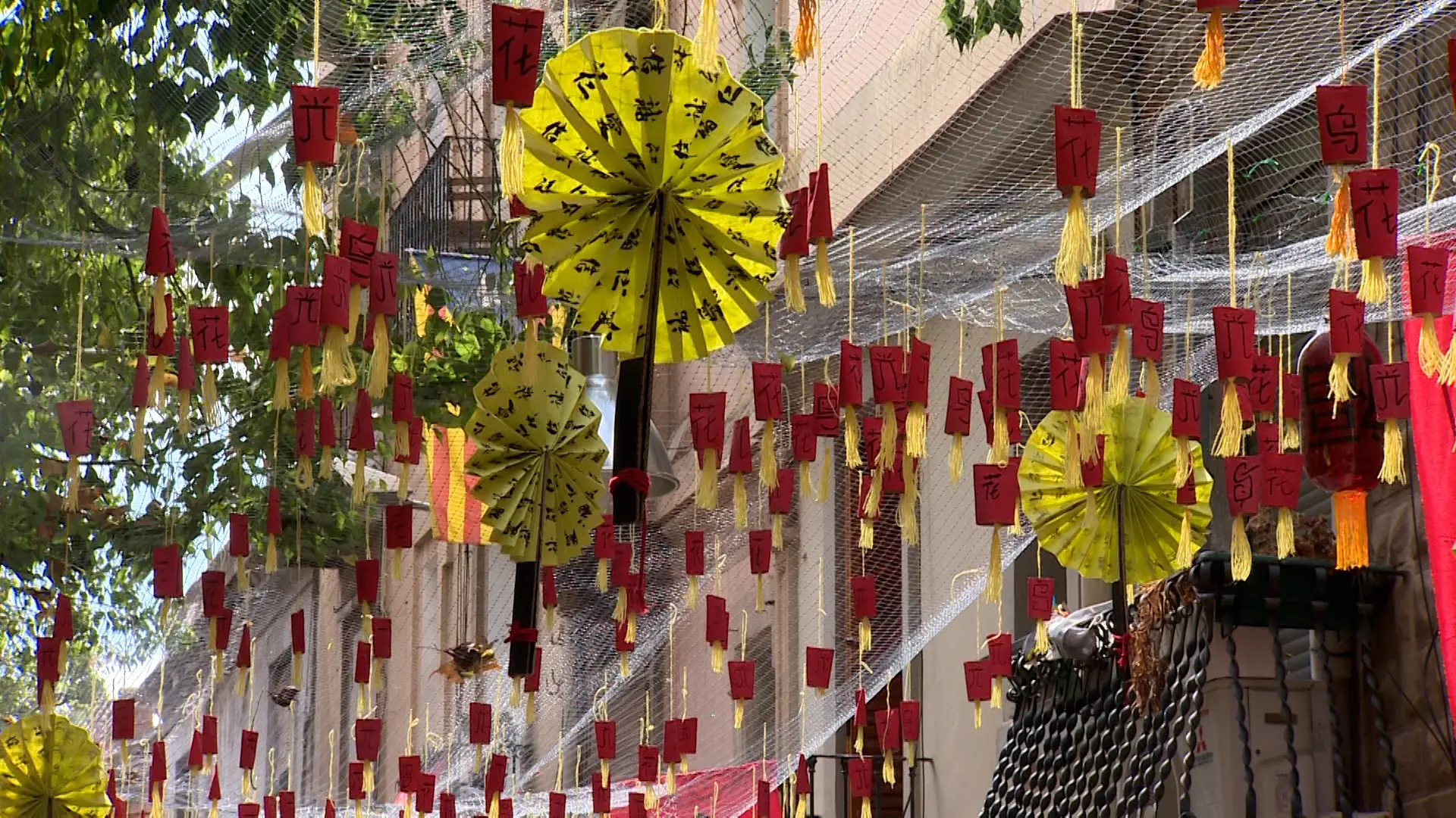 Barselona'nın Sants Mahallesi'nde Geleneksel Festa Major Başlıyor: 300'den Fazla Etkinlik