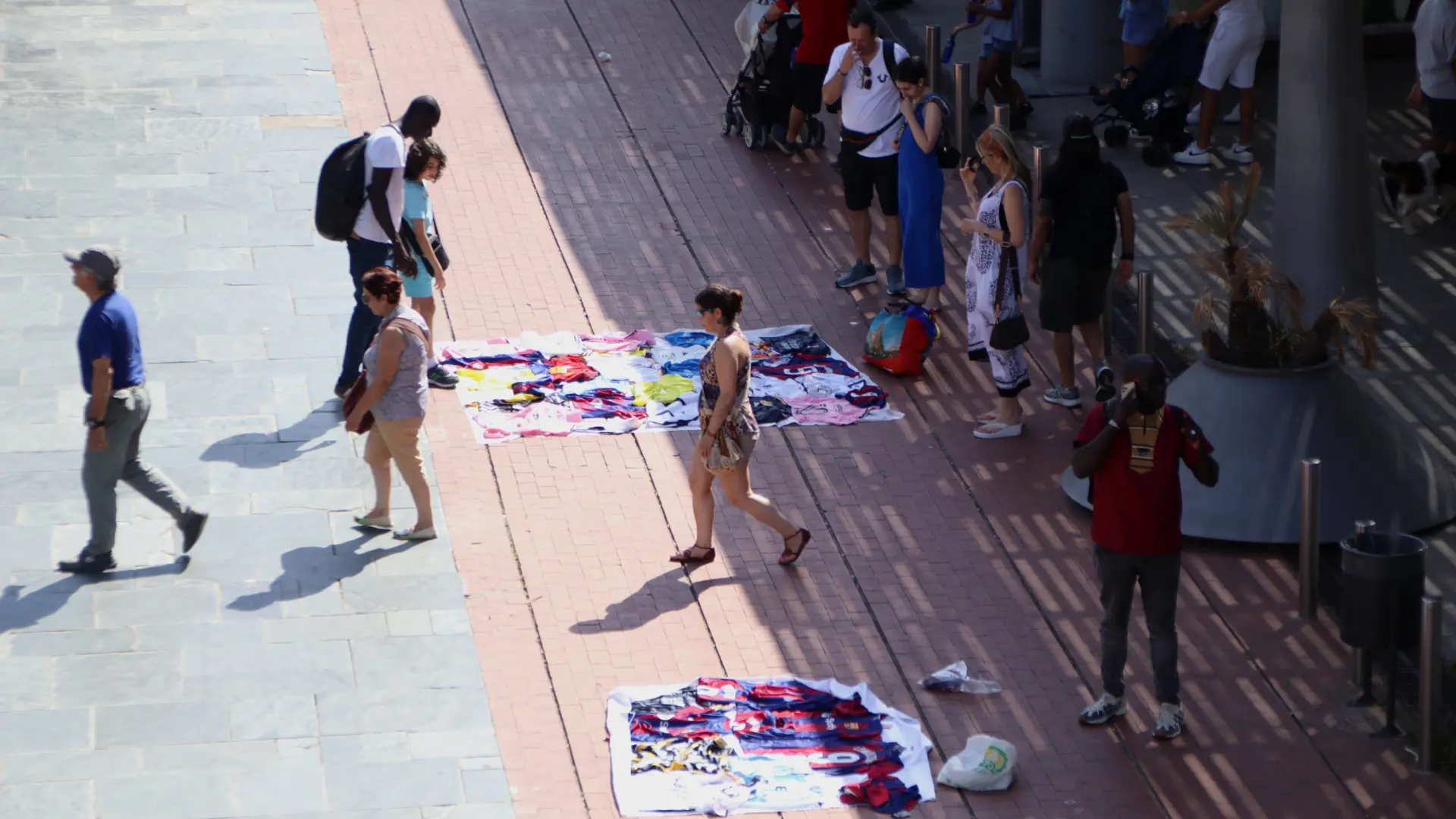 Barselona'da Yeni Düzenleme Sonrası Sokak Satıcılığı ve Kamusal Alan İhlallerinde Artış