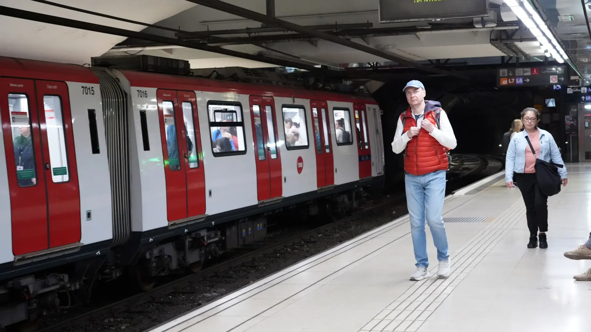Barselona Metrosu'nda Karton Biletlerin Sonu: Dijital Dönüşüm Tamamlandı