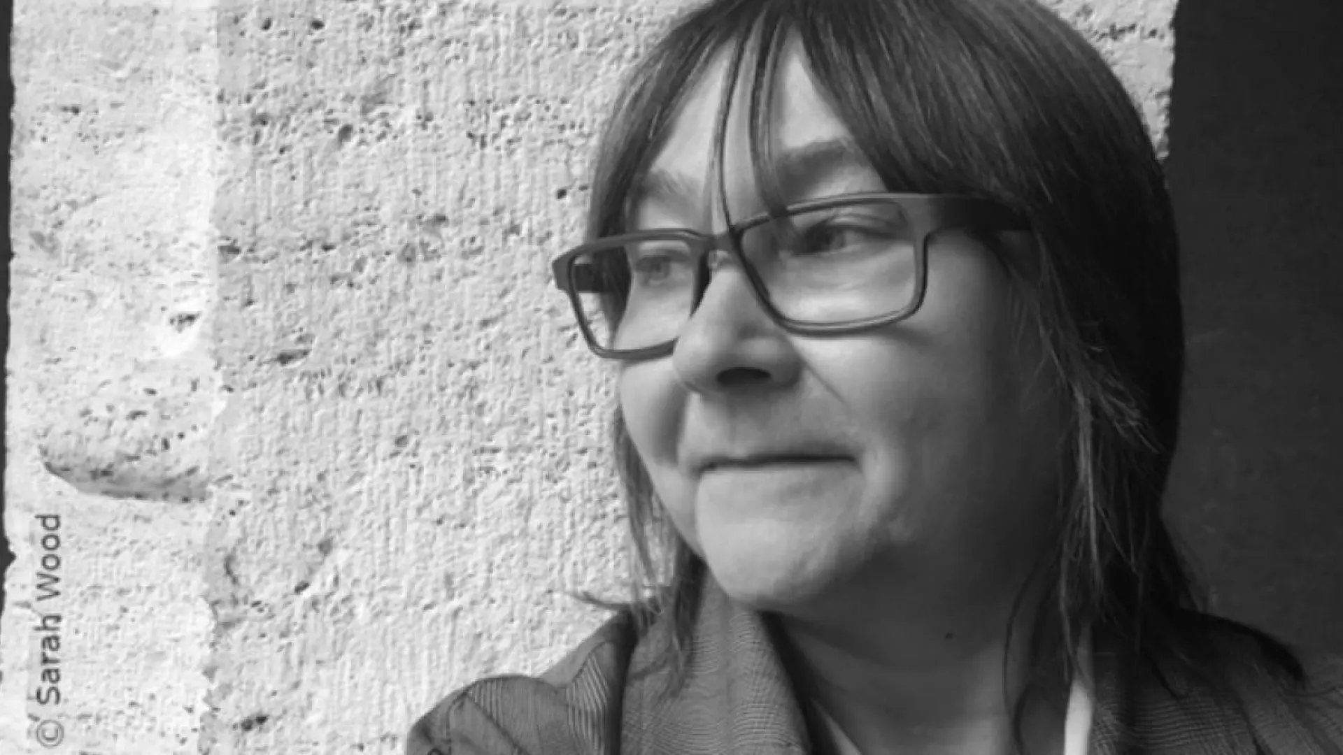 Ali Smith'ten Sant Jordi'de Çarpıcı Mesaj: Savaşlar Kütüphaneleri Hedef Alır