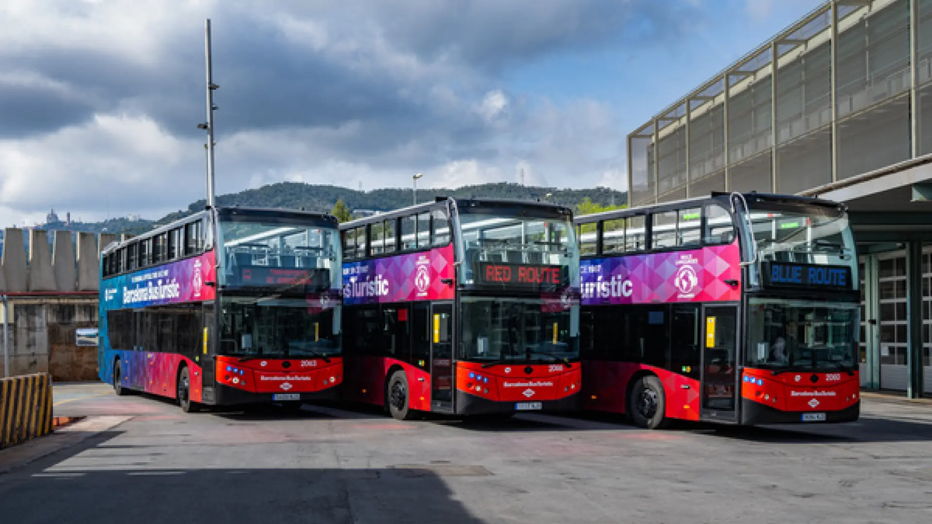 Barselona'nın Turist Otobüsü Filosuna 10 Yeni Elektrikli Çift Katlı Araç Katıldı