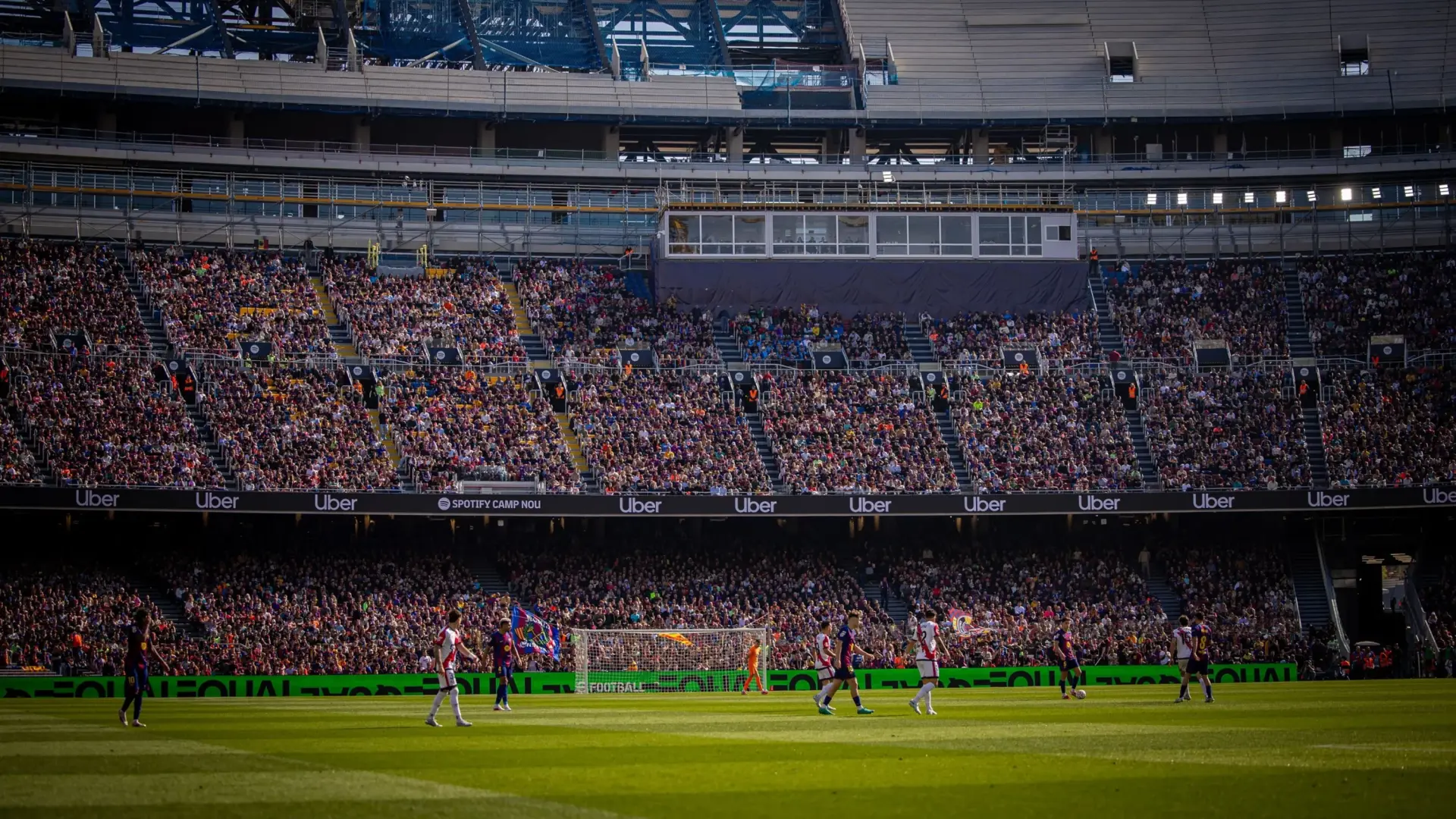 Barcelona'nın Yeni Tapınağı Camp Nou İnşaatında Türk Devi Limak'tan İşçi Kıyımı