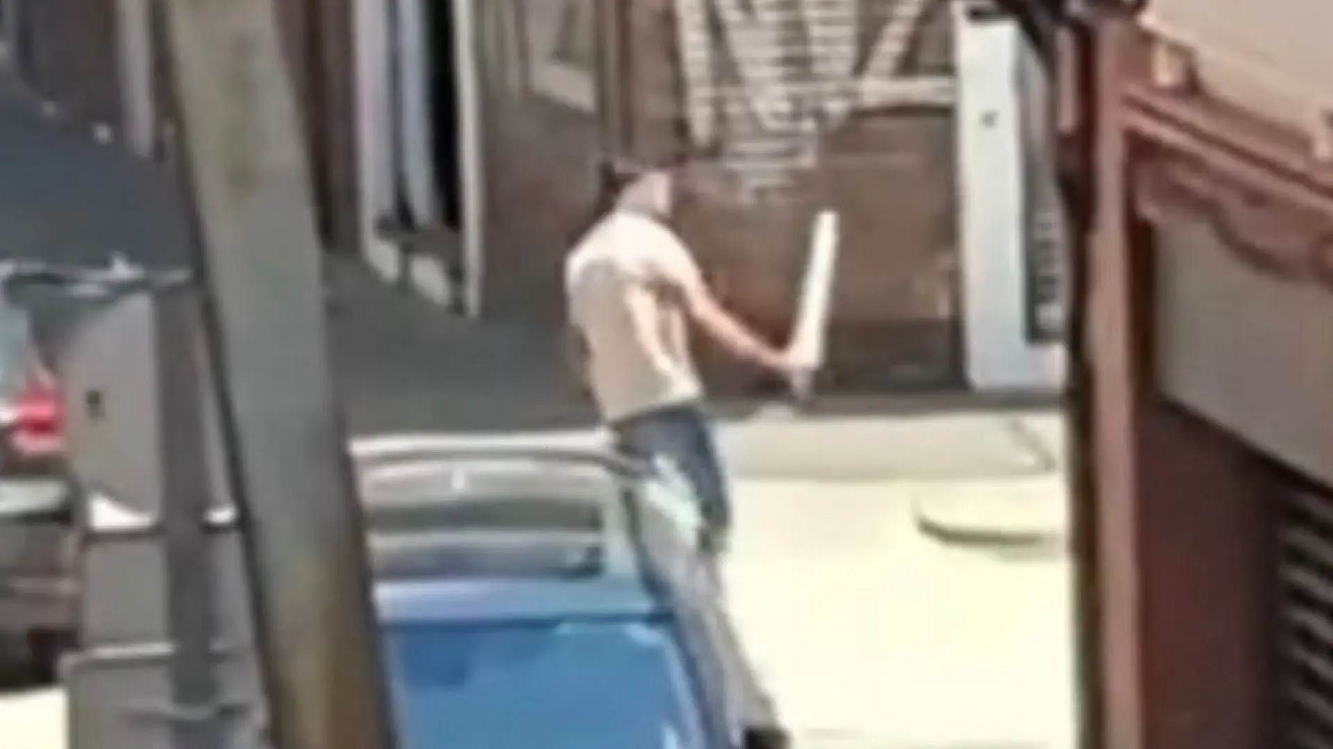 Badalona'da Sokak Ortasında Pala Kavgası: İki Kişi Gözaltına Alındı, Halk Güvenliği
