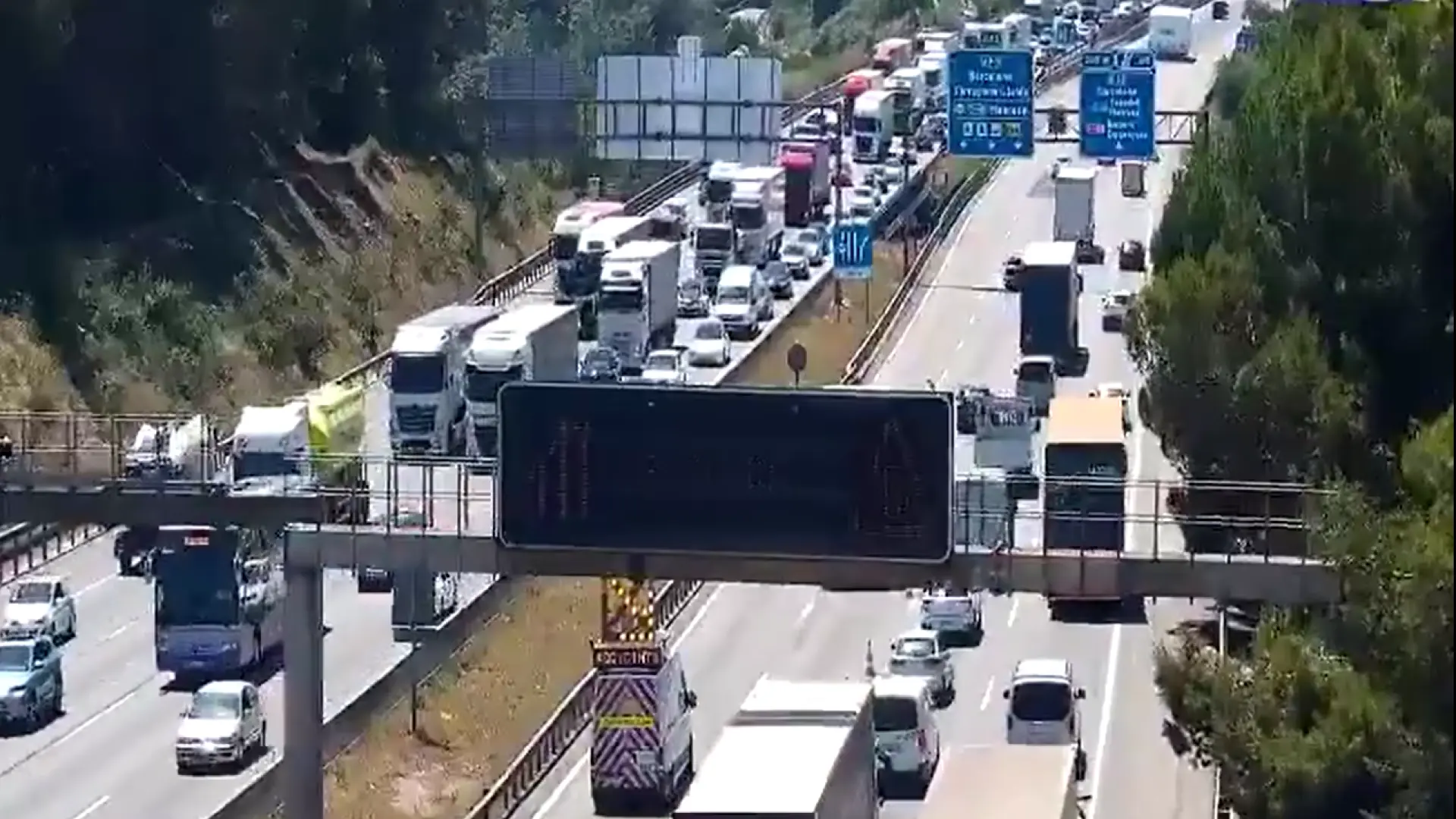 Barselona AP-7 Otoyolu Felç Oldu: Zincirleme Kaza 11 Kilometre Kuyruk Yarattı