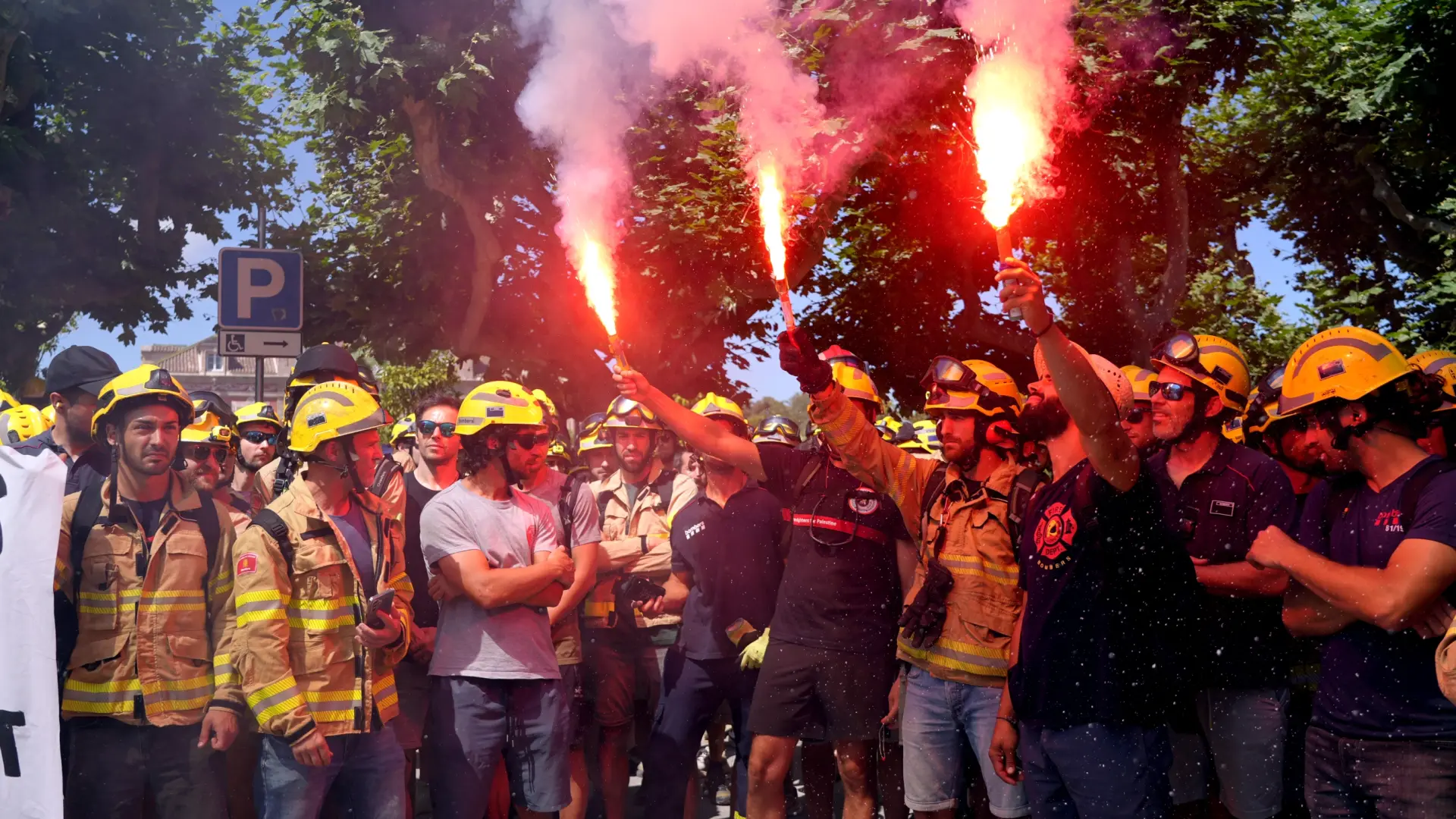 Barselona'da İtfaiyecilerden Büyük Protesto: Altyapı ve Ekipman İçin "Şok Planı" Talebi