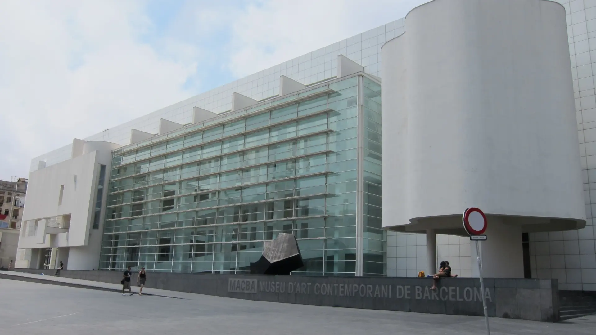 Kültür Sanat Severlere Müjde: Barselona'nın MACBA Müzesi Yaz Akşamları Ücretsiz Açılıyor