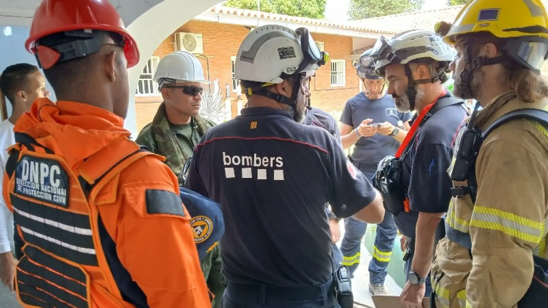 Katalan İtfaiyeciler Venezuela Deprem Misyonunu Tamamladı: Enkaz Altında Umut Işığı