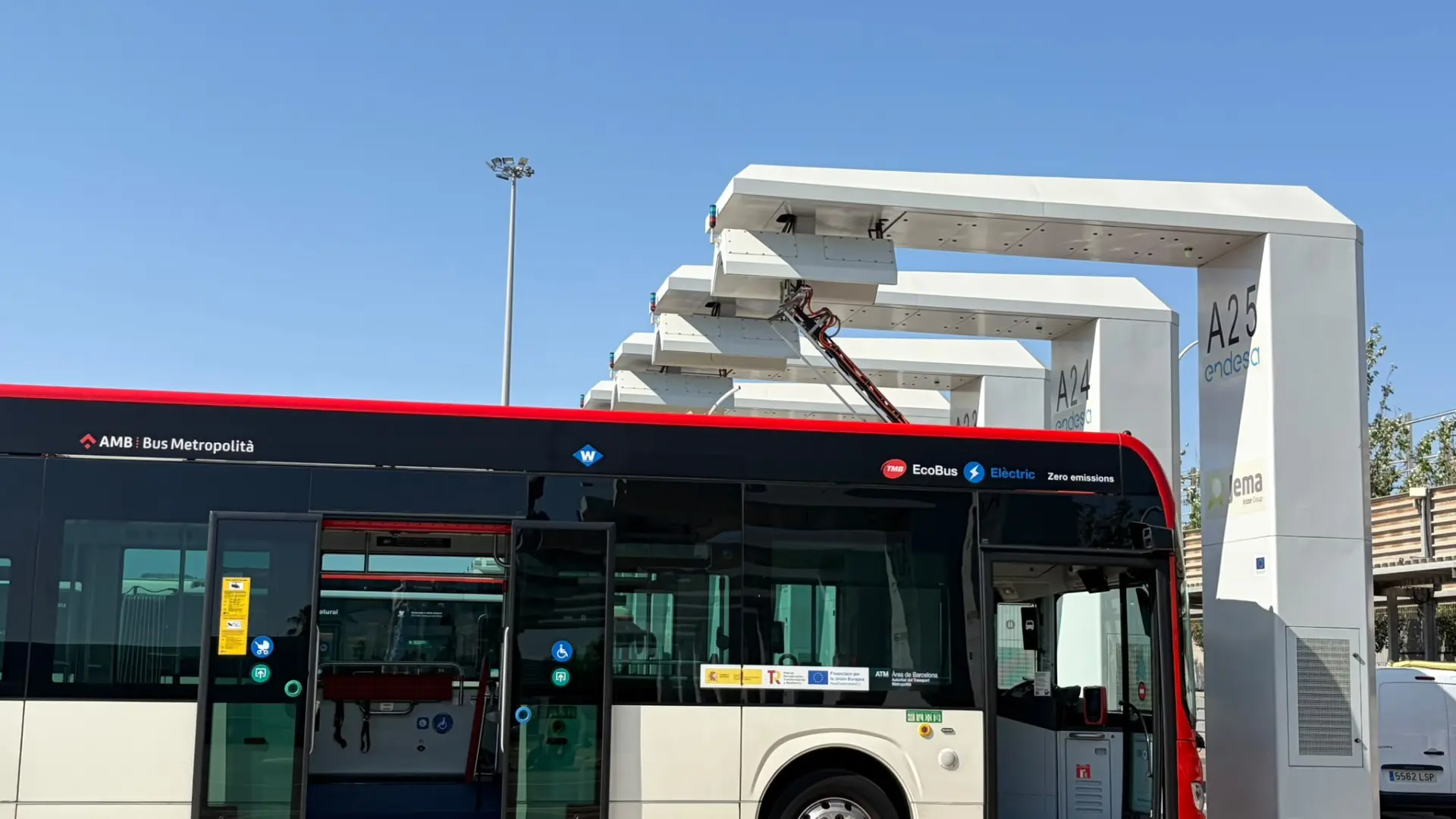 Barselona'dan Çevre Dostu Ulaşım Hamlesi: 2027'ye Kadar 136 Yeni Otobüs Filoya Katılıyor