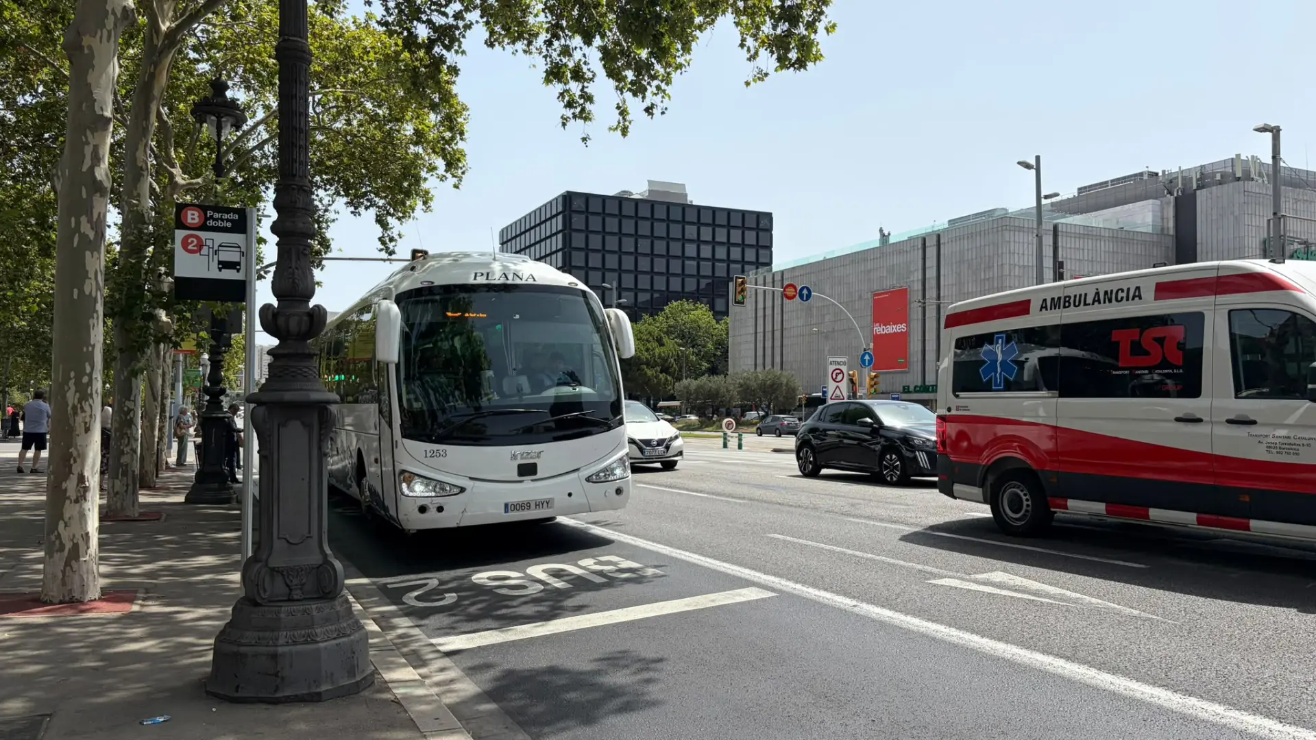 Barselona, Diagonal Caddesi'ndeki Şehirlerarası Otobüs Duraklarını İkiye Katlıyor