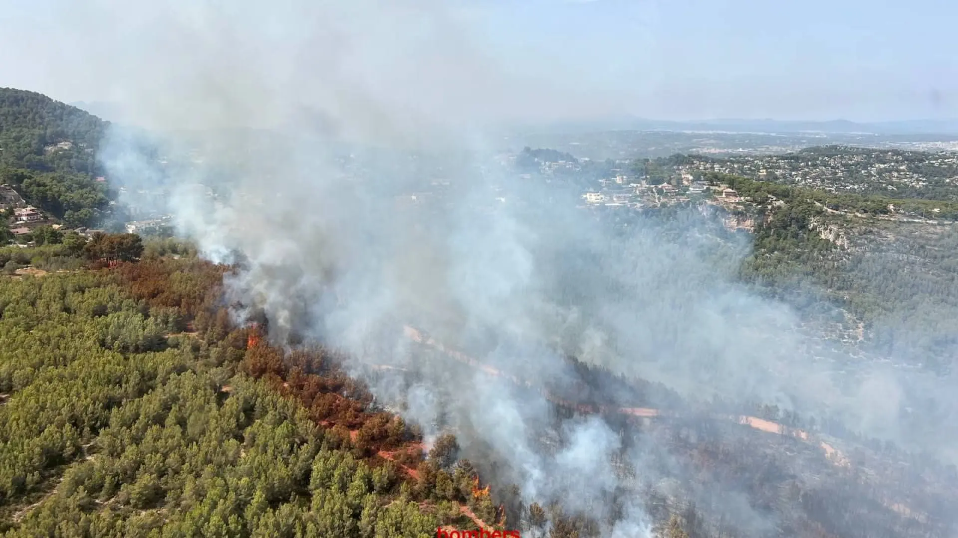 Barselona Yakınlarında Orman Yangını: Cervelló'da Yüzlerce Kişi Konfinman Altında