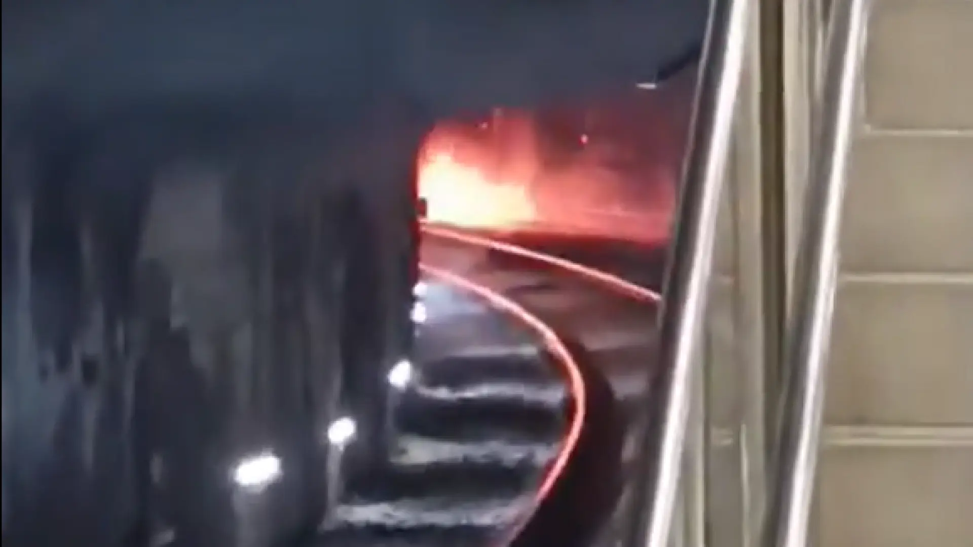 Barselona Metrosu L1 Hattı'nda Yangın Sonrası Hizmet Yeniden Başladı, Yanık Kokusu