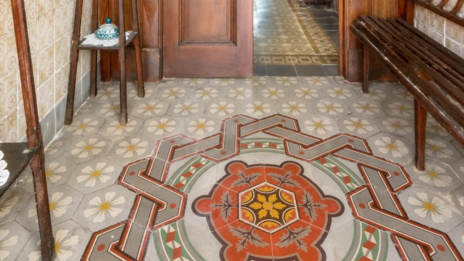 Gaudí İzleri Taşıdığı İddia Edilen Tarihi İspanyol Evi Rekor Sürede Satıldı!