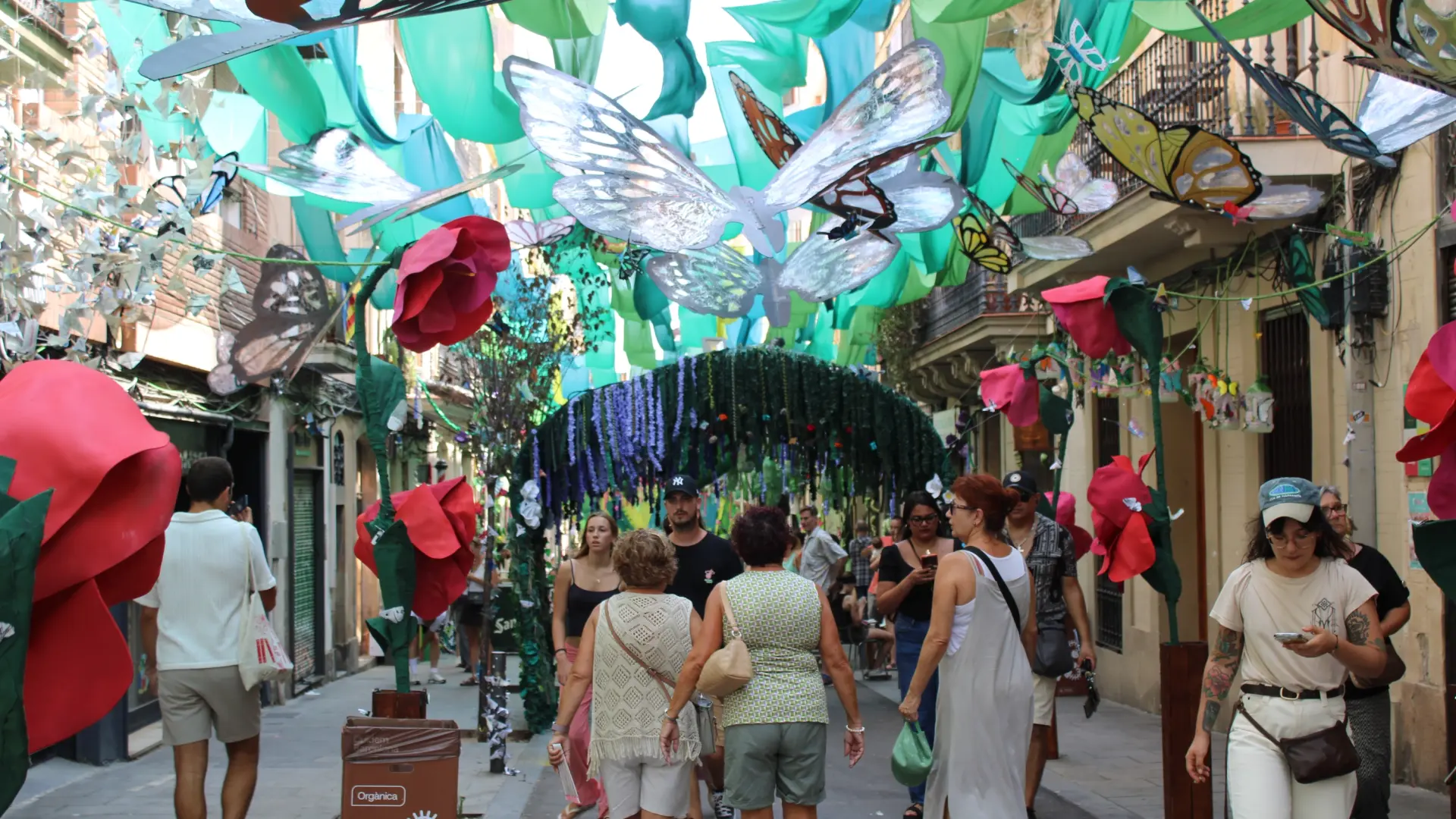 Barselona'nın Gràcia Mahallesi'nde Renk Şöleni: Geleneksel Festes de Gràcia Başladı