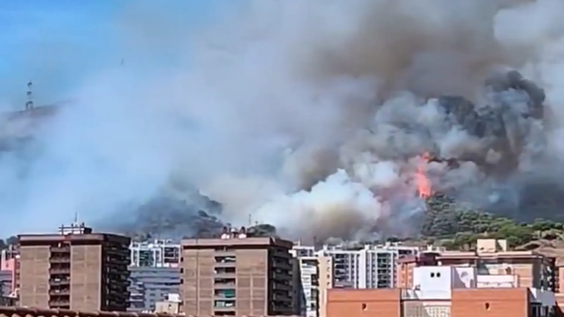 Barselona'da Collserola Yangını: İki Mahalle Karantinaya Alındı, Yangın Riskleri Gündemde