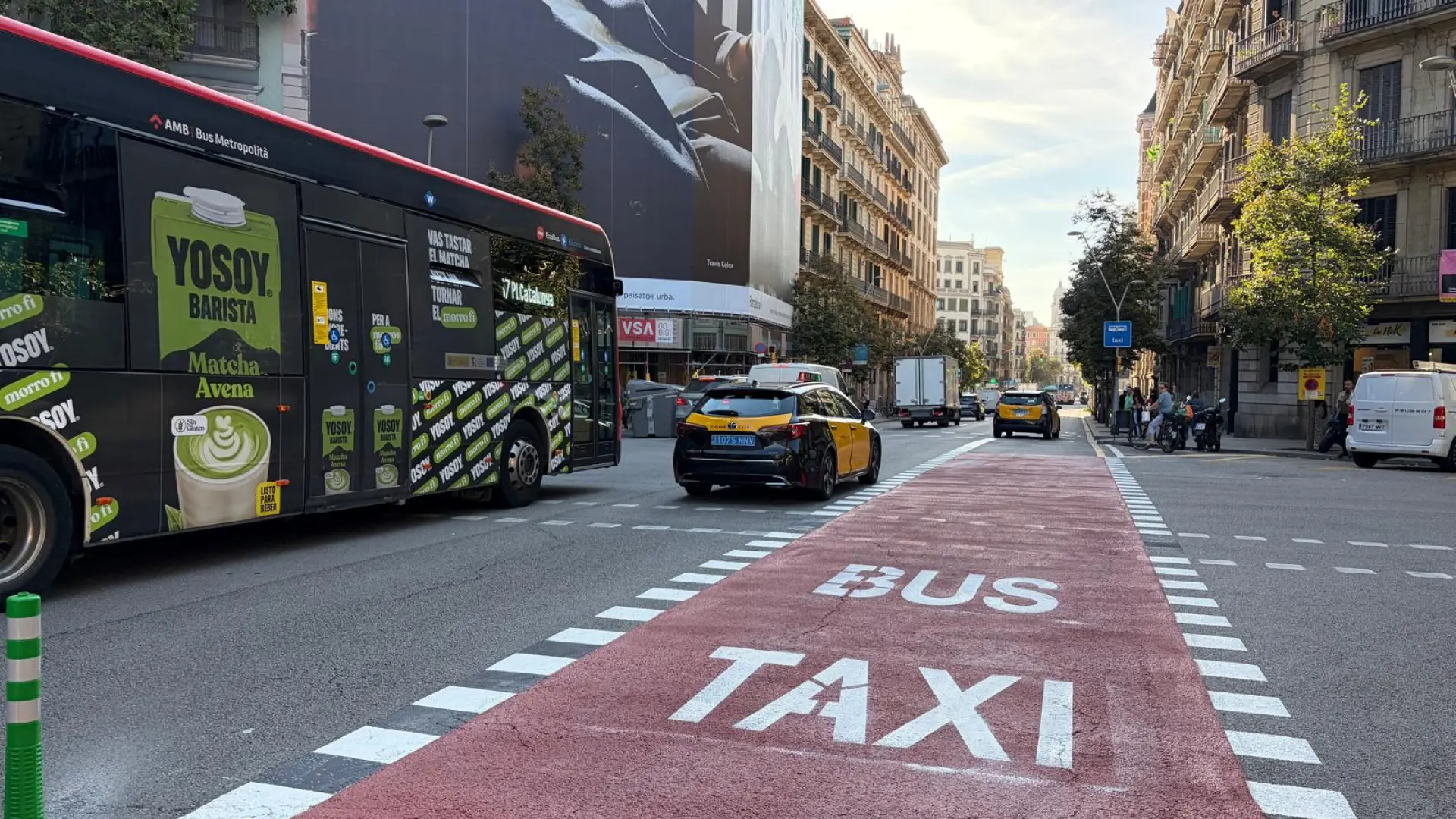 Barselona'da Toplu Taşımaya Öncelik: Balmes Caddesi Kırmızıya Boyandı
