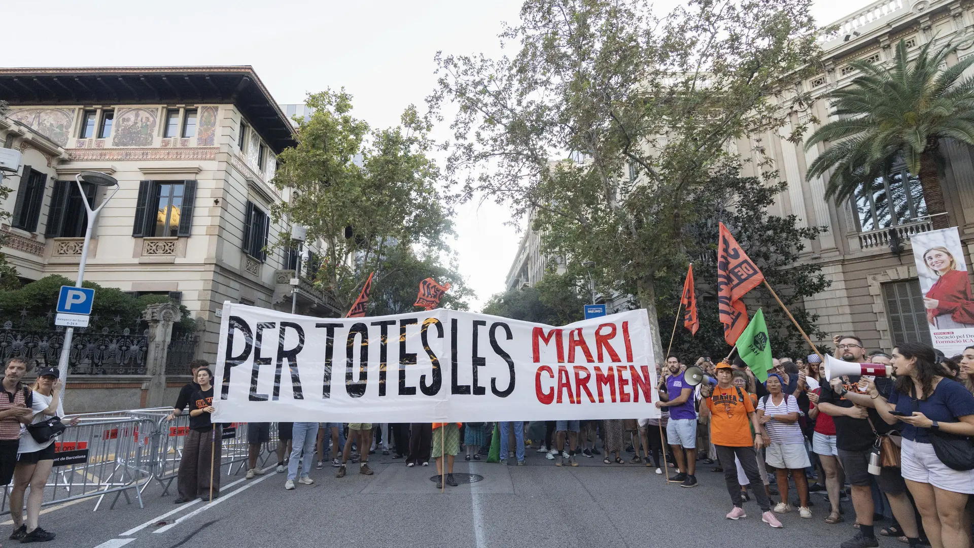 Barselona'da Konut Sendikaları 'Maricarmen Kararnamesi' Talebiyle Sokaklara Döküldü