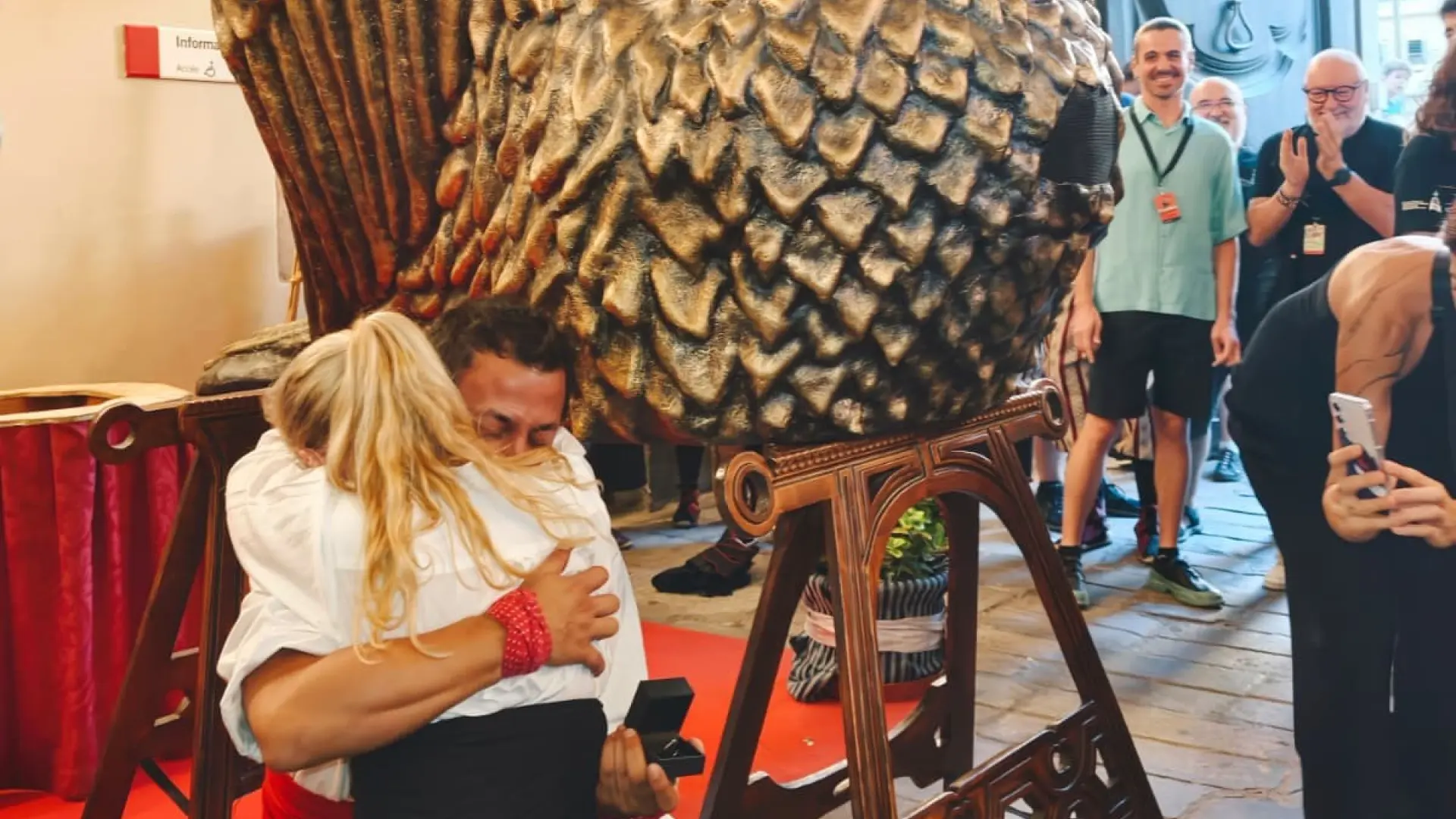 Barselona'nın Kalbinde Aşk: La Mercè Festivali'nde Kartal'dan Romantik Evlenme Teklifi