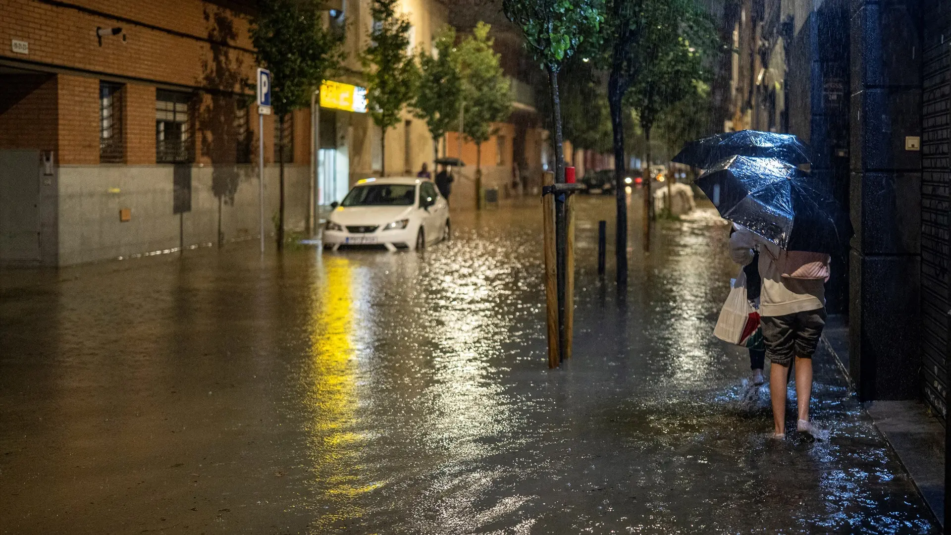 Katalonya'da Şiddetli Yağışlar Es-Alert Sistemini Tetikledi: Granollers'de Araçlar Mahsur