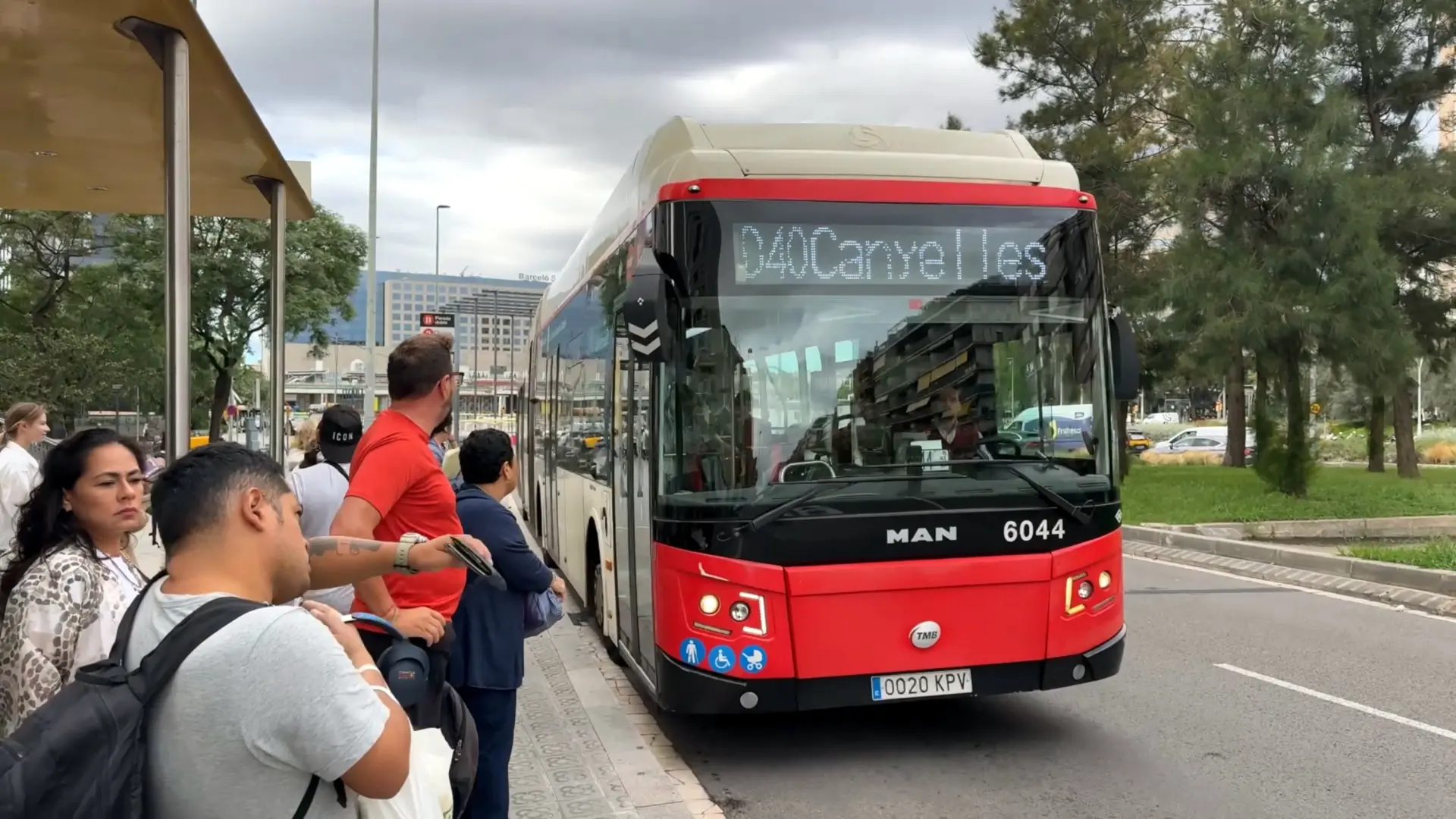 Barselona Otobüs Grevi Şehri Felç Etti: Yolcular 40 Dakika Bekledi