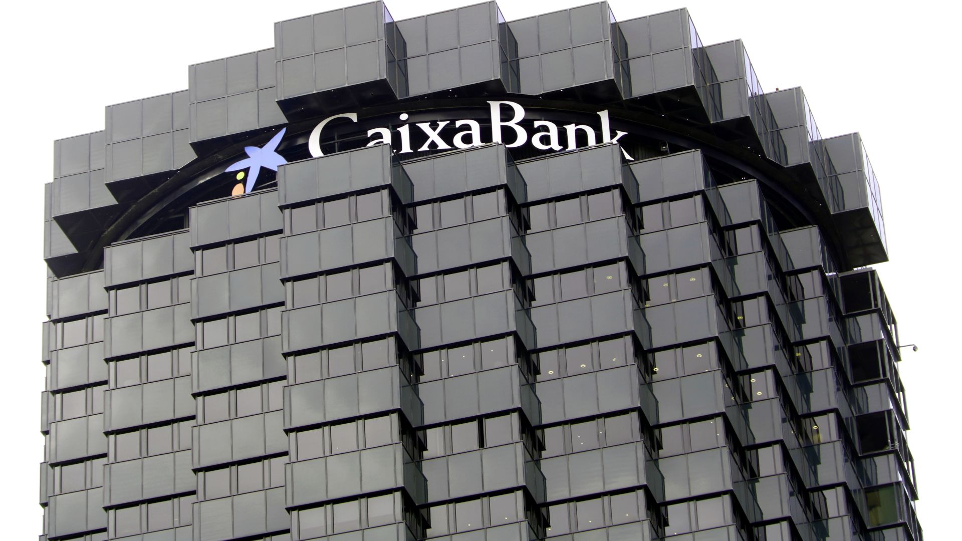 CaixaBank'tan Güçlü Performans: İlk Yarıda Kâr %8,5 Artışla 3,2 Milyar Euro'ya Ulaştı
