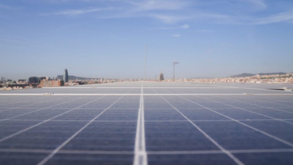 Holaluz Fırtınalı Yazı Atlattı: İspanyol Yeşil Enerji Şirketi Yoluna Devam Ediyor