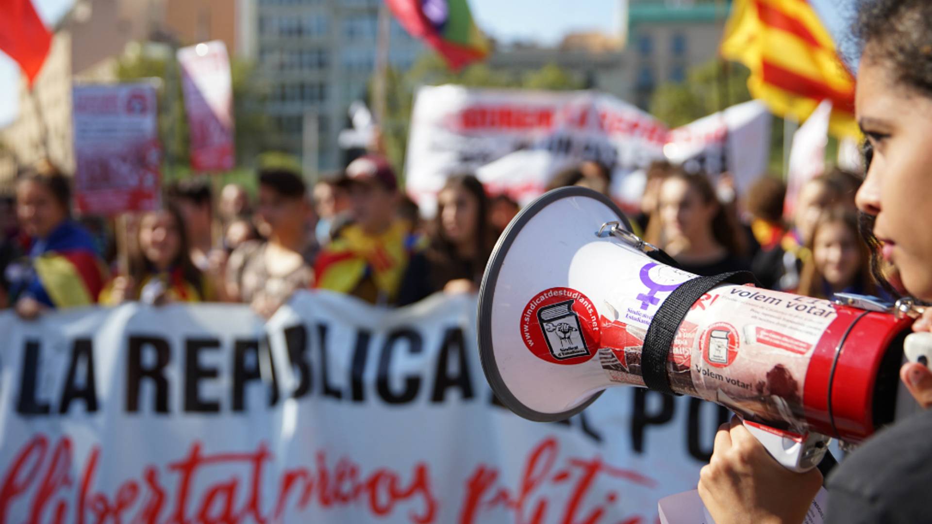 Katalonya'da Öğrenci Grevi: Kamu Eğitimi İçin Protesto Dalgalanıyor