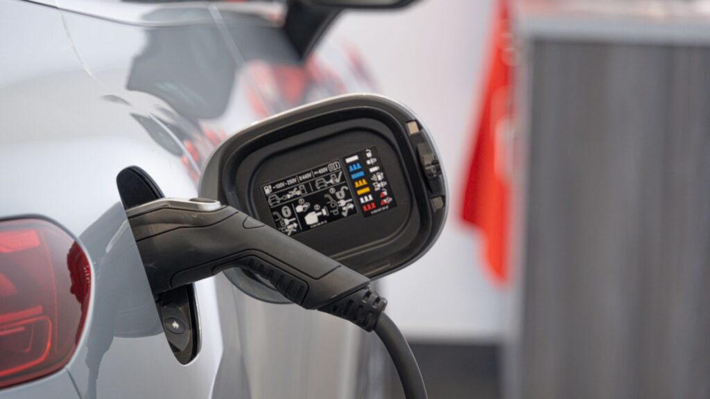 Elektrikli Araç Dönüşümünde Barselona Tamirhaneleri Destek Bekliyor