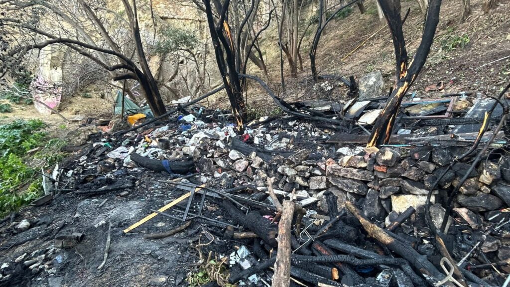 Barselona'nın Kalbinde Tehlike Çanları: Montjuïc'teki Barakada Yangın Şehri Kara