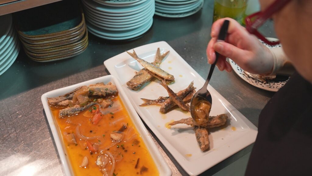 Barselona'nın Kalbinde Denizden Sofraya: La Peninsular'ın Günübirlik Balık Ziyafeti