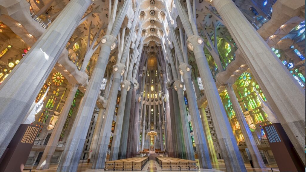 Barselona'da Işık Kökleri: Sagrada Família'da Sanat ve Tarihin Buluşması