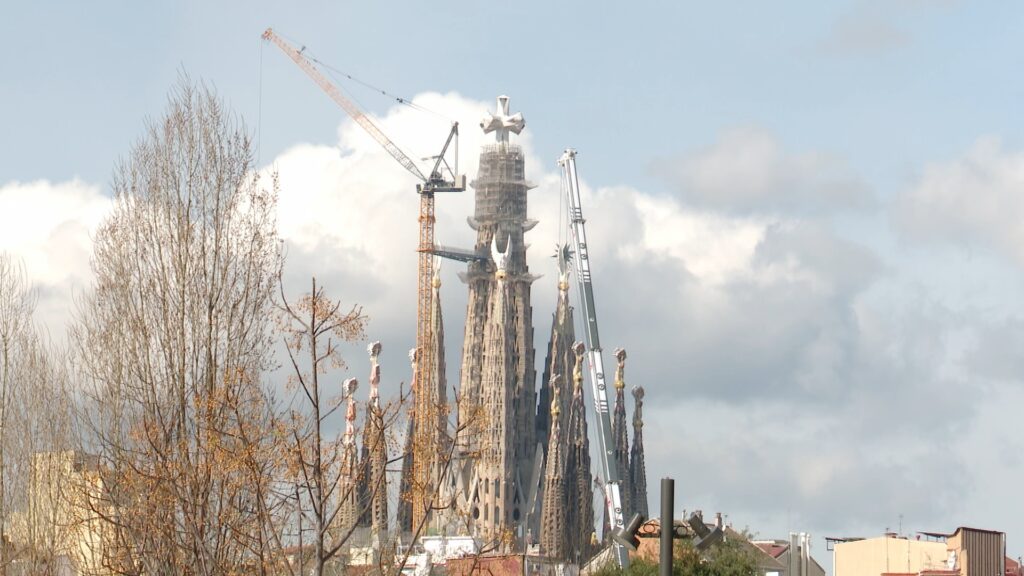 Sagrada Família'nın İsa Kulesi Haçıyla Barselona Silüeti Yeniden Şekilleniyor