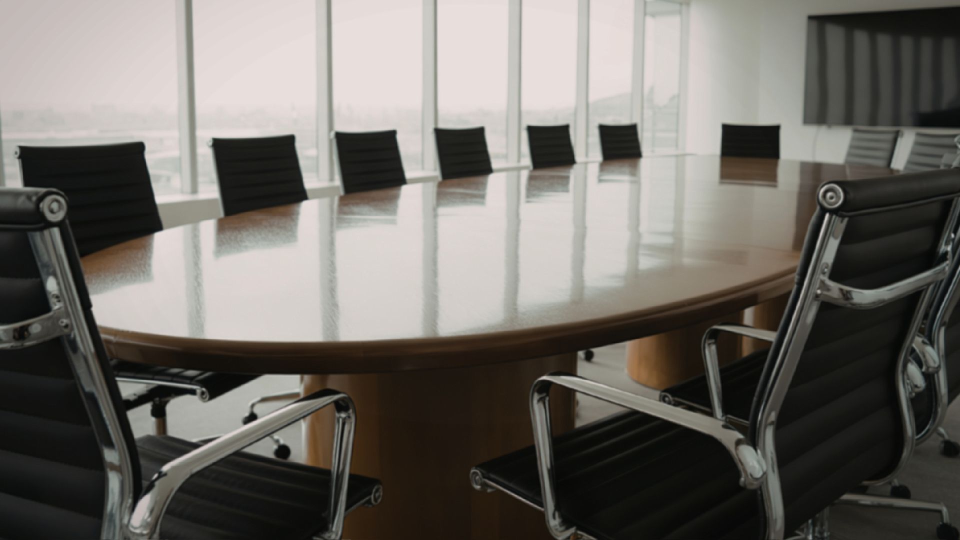 Kadın Liderlerin Yalnızlığı: Yönetim Kurullarında "Tek Kadın" Olma Fenomeni