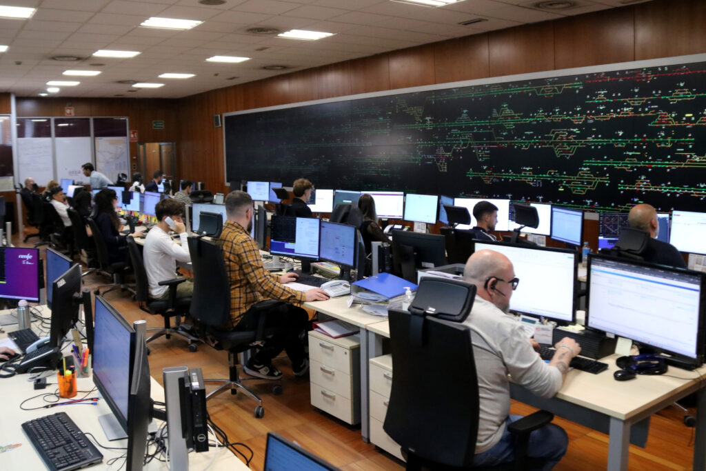 Barselona'da Raylı Sistem Kontrol Merkezleri Birleşiyor: Gecikmeler ve Beklentiler