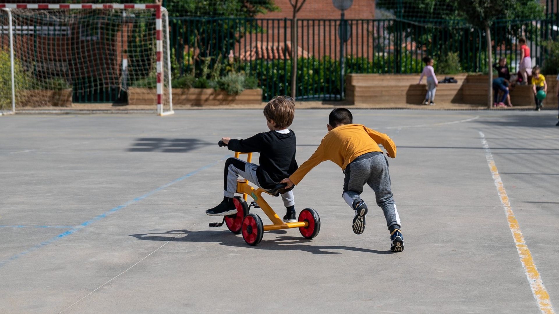 Barselona Okul Çevreleri DSÖ'nün NO2 Limitlerini Aşarak Alarm Veriyor