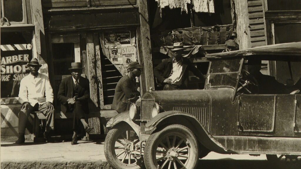 Walker Evans'ın Gündelik Hayatın Objektifi: Barselona'da Belgesel Fotoğrafın Mirası