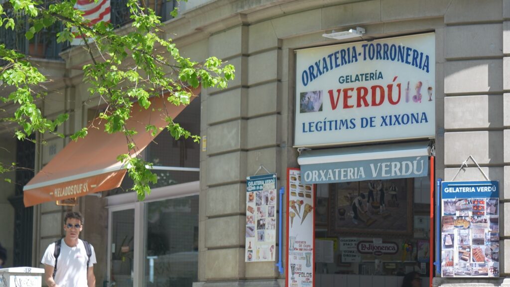 Barselona'da Zamanın Durduğu Yer: Orxateria Verdú'nün 80'ler Ruhu ve Geleneksel Lezzetleri