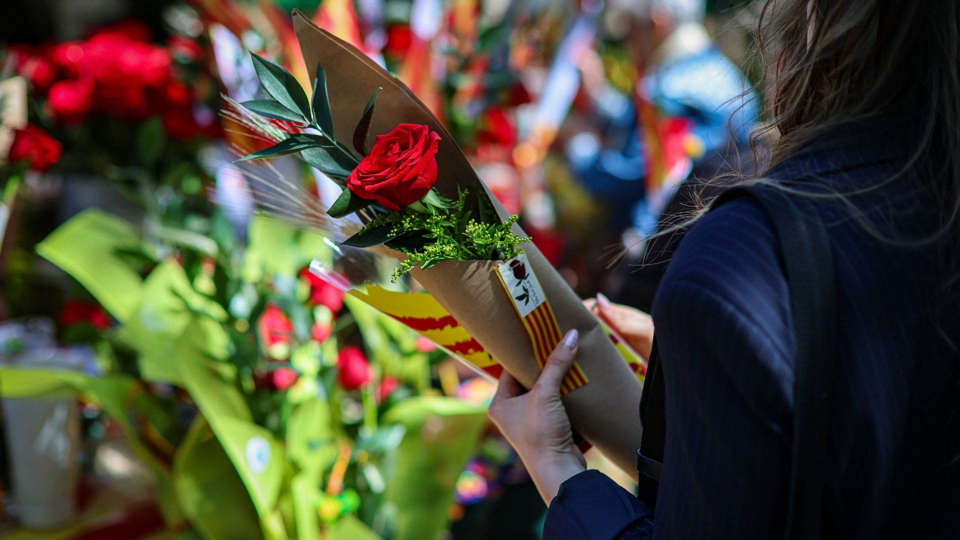 Barselona'da Sant Jordi Kutlamaları: Güller Beklentinin Altında Satıldı, Çiçekçiler