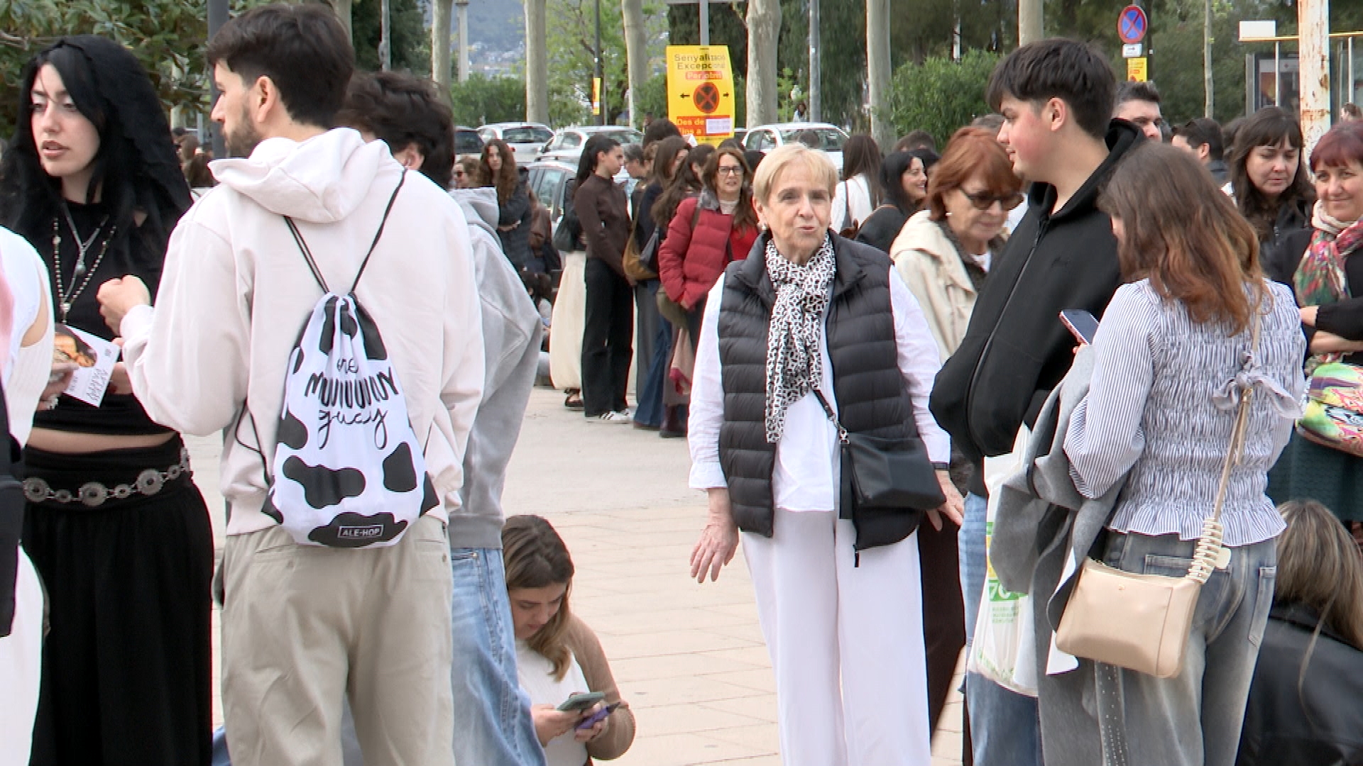 77 Yaşındaki Rosalena'dan Rosalía Konserine Damga Vuran Katılım: Müzik Nesil Tanımaz!
