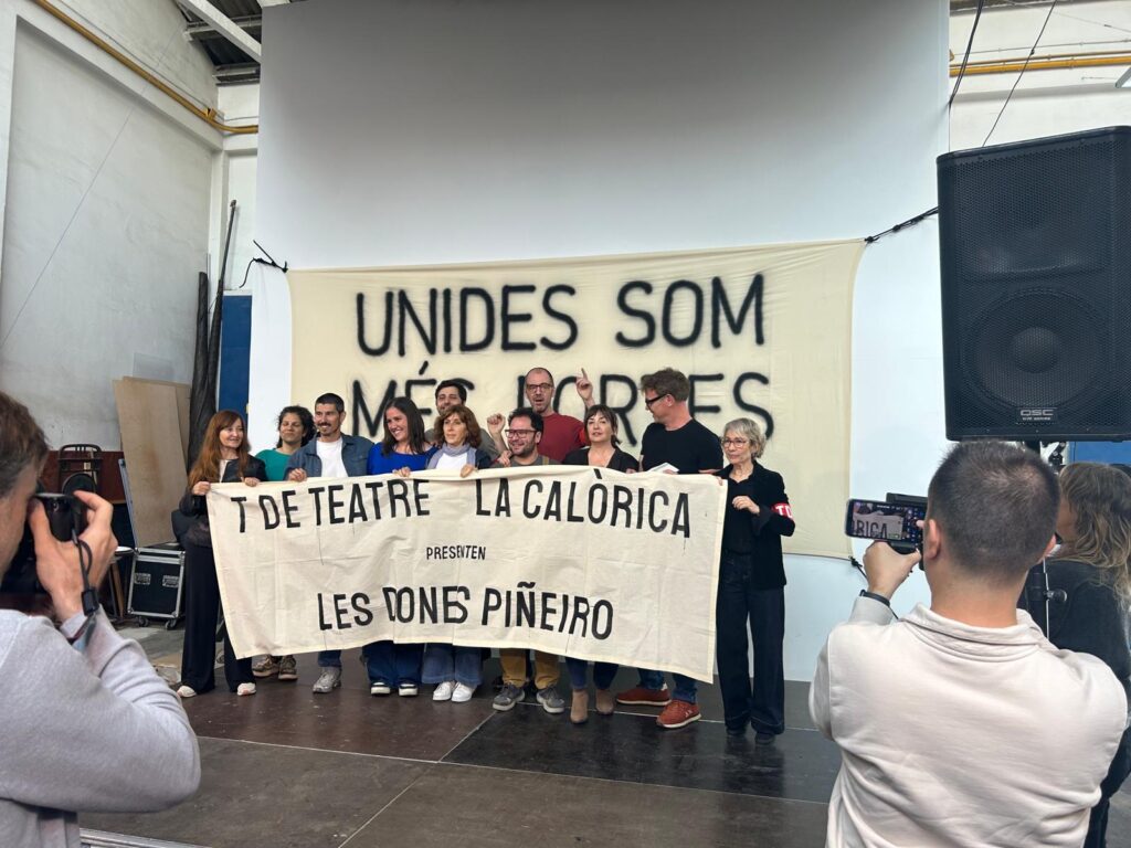 Katalan Tiyatrosunda Tarihi Birleşme: 'Les dones Piñeiro' Sahneye Çıkıyor