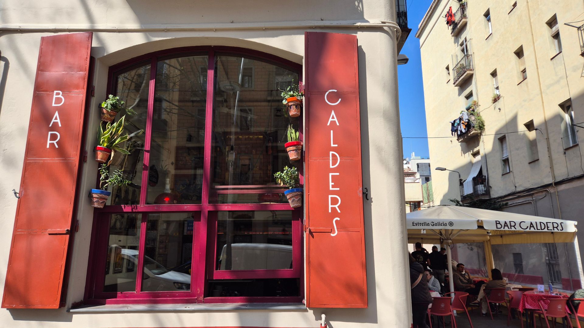 Barselona'nın Kalbinde 15 Yıllık Vermut Geleneği: Bar Calders'ın Hikayesi