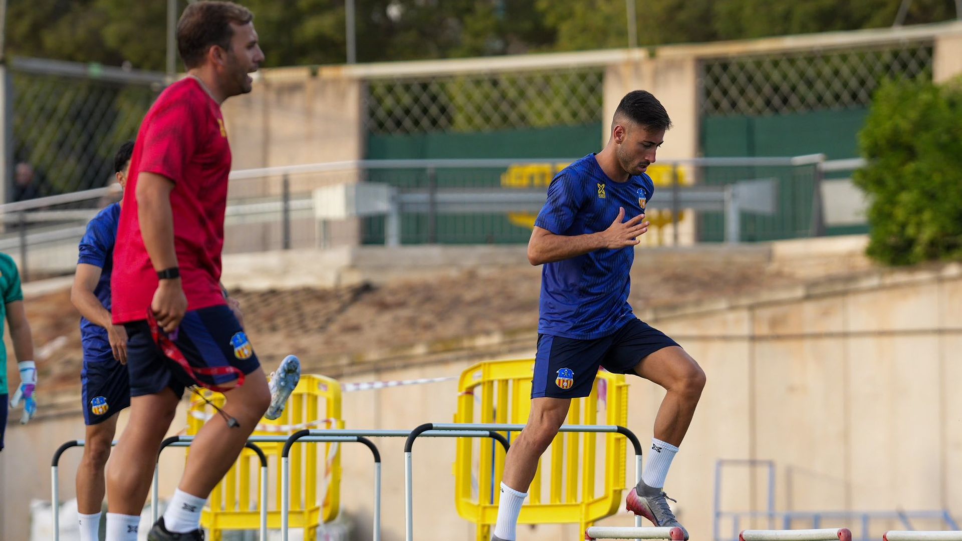 Barselona'nın Gururu Sant Andreu, Primera RFEF'e Yükseldi: Kaptan Garcia'dan Temkinli