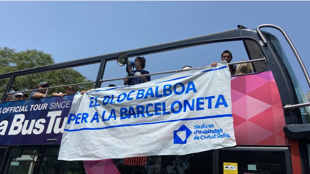 Barselona'da Turist Otobüsü Durduruldu: 'Balboa Bloku Mahalle Sakinlerine Kalmalı'