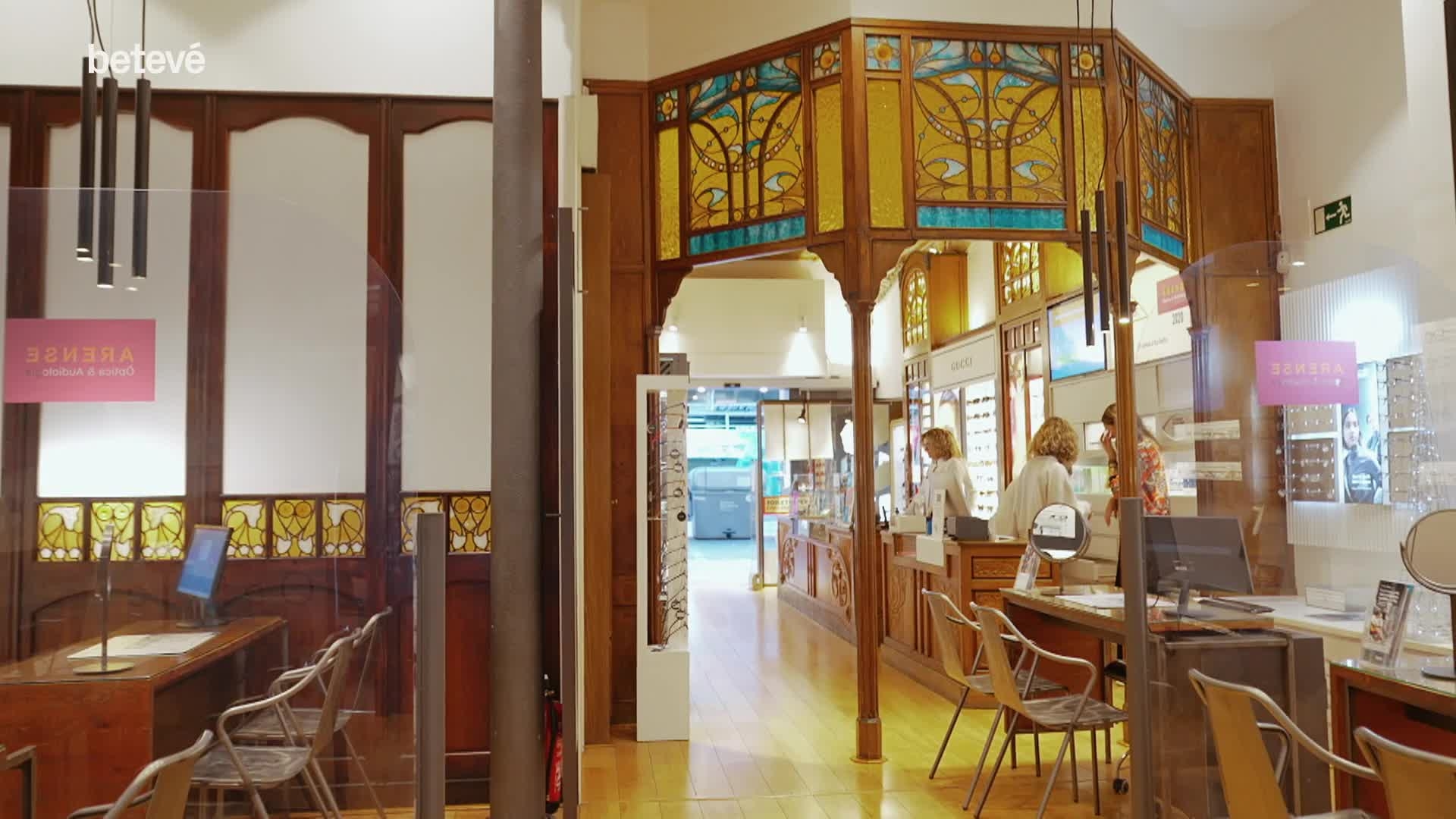 Barselona'da Yüzyıllık Bir Dönüşüm: Çizim Mağazasından Modernist Optik Dükkanına
